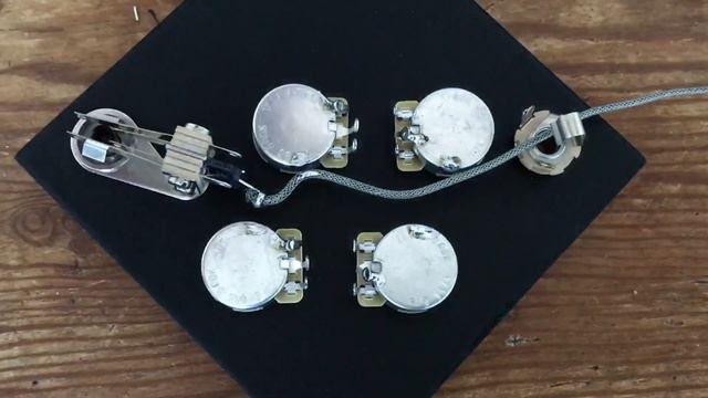 How to wire a Gibson SG - Wiring an SG Harness - смотреть онлайн