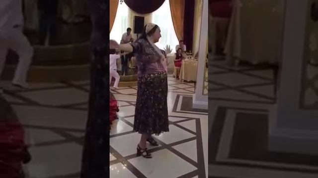 Бабушка танцует!!! смотреть онлайн