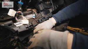 Разбираем салон Mitsubishi Outlander XL (сиденья, торпедо, обшивка салона, электропроводка и пр.)