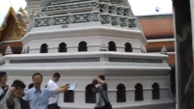 Королевский дворец и Храм изумрудного Будды смотреть онлайн