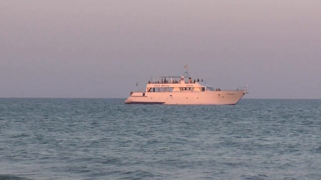 Пляж в Ларнаке. смотреть онлайн
