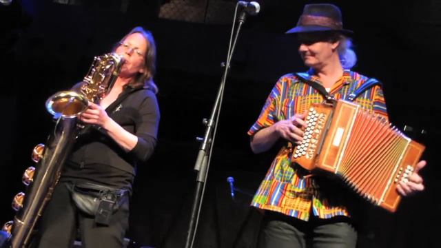 Anne Wiemann & Ulrich Kodjo Wendt in der Fabrik Hamburg смотреть онлайн