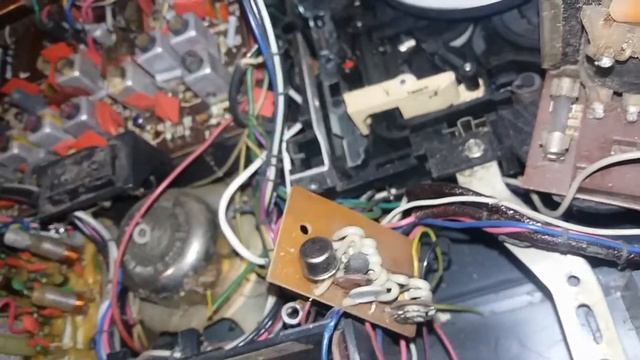 Розбір радянського касетного магнітофону Вега-326 смотреть онлайн