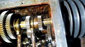 Коробка скоростей и двигатель на токарном станке 1и611п.