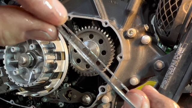 2003 Suzuki Intruder VS800 Clutch Replacement. Easy fix. Link in Description смотреть онлайн