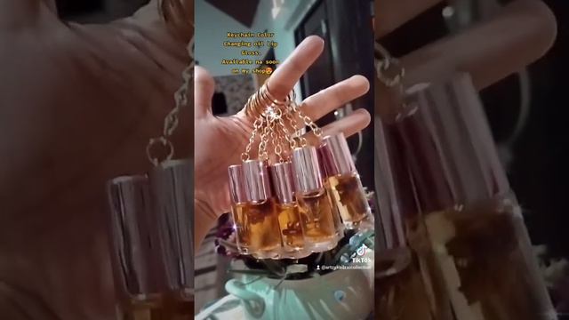 Keychain Color Changing Oil Lip Gloss.. Available na soon on my shop #fyp #smallbusiness #lipgloss смотреть онлайн