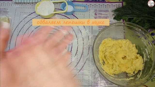 Картофляники. Нежные и вкусные лепёшки из картофеля в сметанной заливке с зеленью. смотреть онлайн