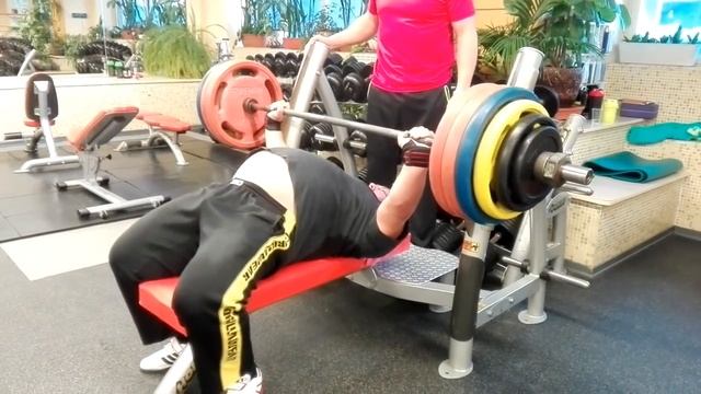 Владислав Соловьев, жим лежа 225кг 6й подход. смотреть онлайн