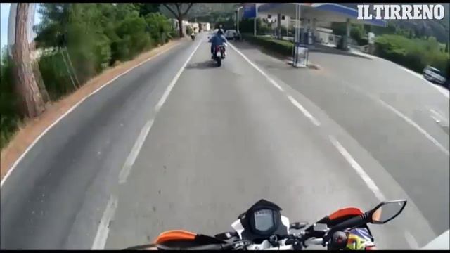Muore in moto contro l'auto: le immagini choc dell'incidente смотреть онлайн