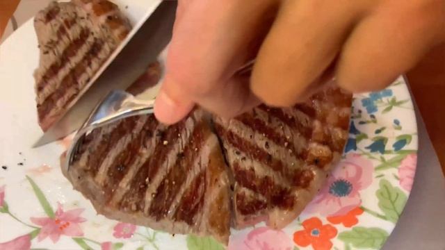 Пробуем стейк 