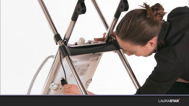 Как поставить на место бойлер гладильной системы LauraStar смотреть онлайн