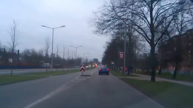 Parqueo de centro comercial Schwerin alemania смотреть онлайн