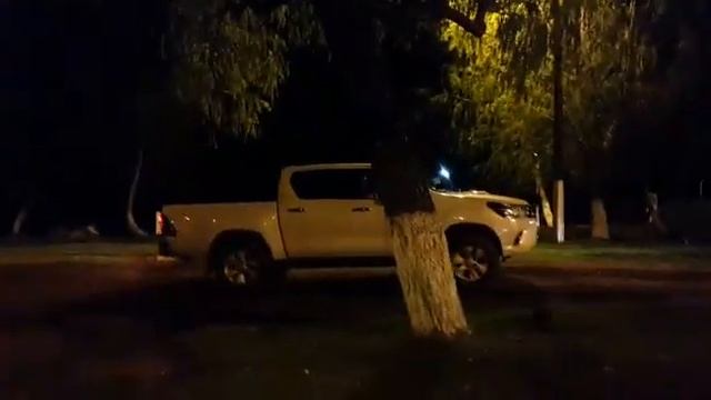 hilux vs FOTON TUNLAND смотреть онлайн