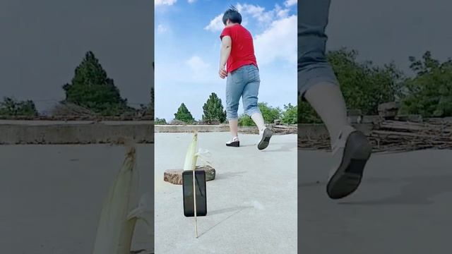 Panda mini fast duck Geely Geometry Freshly harvested corn, take a creative photo before eating! Mo смотреть онлайн