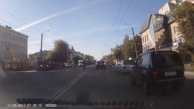 Пешеход не в положенном месте. Киров. ул.Ленина смотреть онлайн
