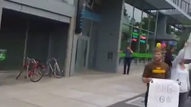 Westboro Baptist "Church" And Counterprotesters Picket St. Michael in Portland смотреть онлайн