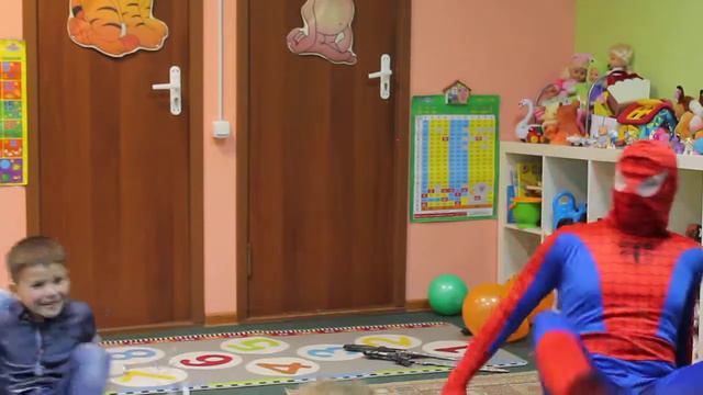 Dominika и друзья . Зарядка с человеком пауком. Детский центр "Саванна" анимация смотреть онлайн