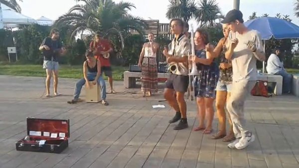 Деспасито по русски.
Поют Туристы