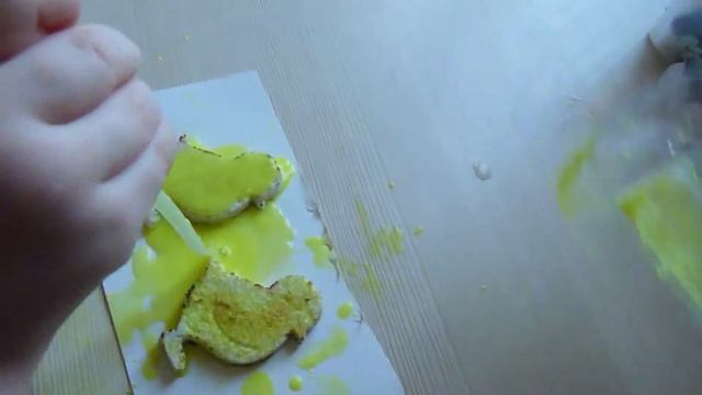 раскрашиваем соляные скульптуры с помощью пипетки