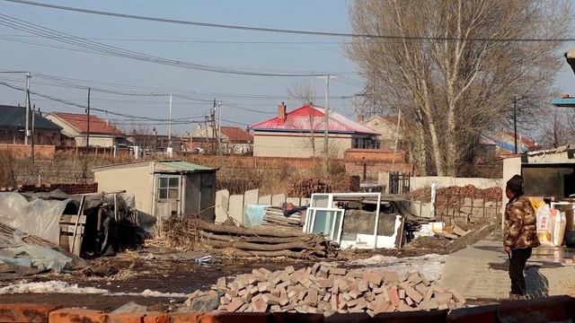 会成做小鱼酱，东北大酱是灵魂，蘸上各种青菜太下饭了，吃过瘾了【会成一家】