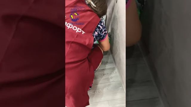 От потолка и стен до ножек стульев. Отмоем все! Клининг КлинКомфорт смотреть онлайн