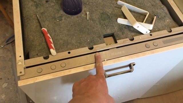 Раскидываю провода и намечаю розетки. Электрика на кухне. смотреть онлайн