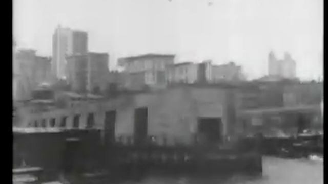 East River Waterfront and Brooklyn Bridge 1903 смотреть онлайн