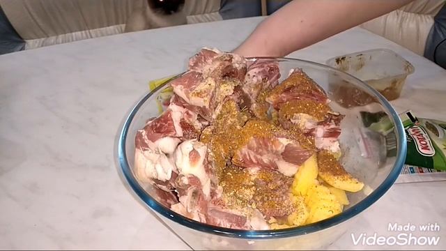 Свиные ребра с картофелем в духовке. смотреть онлайн