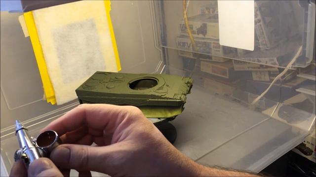 Beginners Build - Italeri 1/35 Leopard 2 Kit - Paint! смотреть онлайн