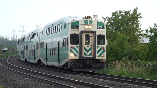 OLD CAB CAR 251!!! LOUD HORN!! GO 251 at Rivermede Road!! смотреть онлайн