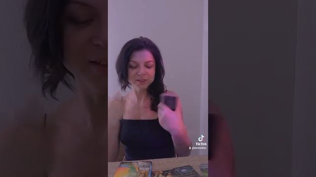 Хочет ли вернуться к тебе?#тароонлайн ??#таро #тарорасклад смотреть онлайн