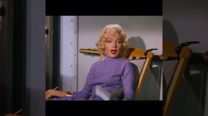 💖Если девушка всё время тратит на то, чтобы заработать деньги,у неë не хватит сил на любовь. Мэрили