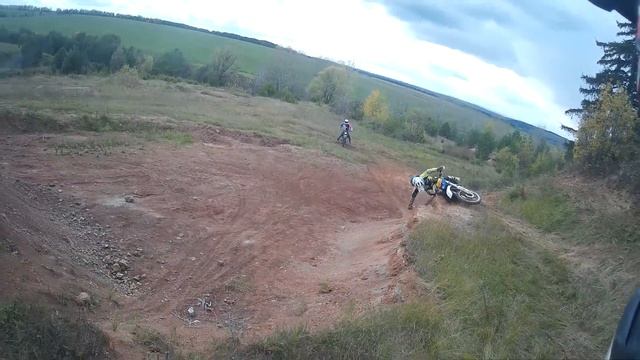 Виталька рвет карьер на SUZUKI TSR125 смотреть онлайн