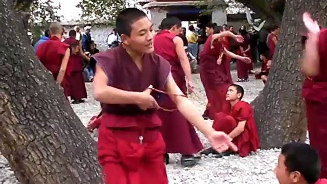 Дебаты буддийских монахов в монастыре Сера. смотреть онлайн