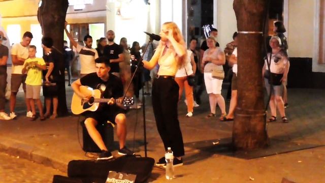 Одесса, Дерибасовская, лето - Белые обои, черная посуда / Odessa, Deribasovskaya street, summer смотреть онлайн