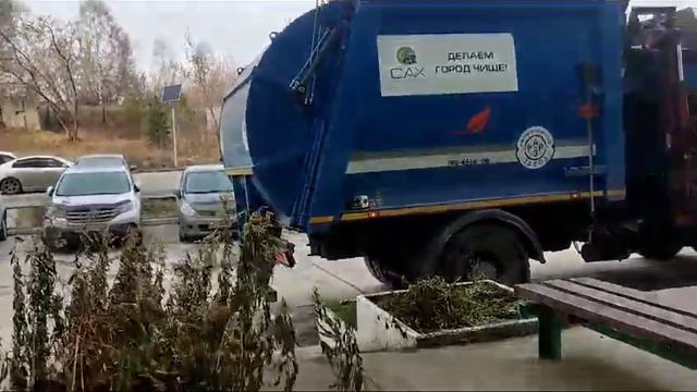 Мусоровоз KAMAZ САХ РАРЗ мк - 4554 - 06 приехал к нам забирать мусор. смотреть онлайн