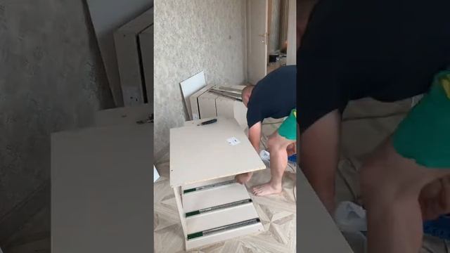 Сборка корпуса с тремя выдвижными ящиками для кухни.день первый. смотреть онлайн