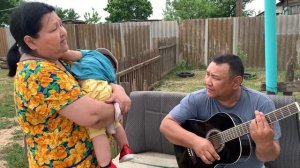 “Песня Бродяги” под гитару. Дуэт мужа и жены. Казахи поют. Казахи из России.