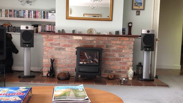 Home hi-fi playing Melanie DeBiasio (Accuphase E450 and Focal Utopia Diablo feed from BlueSound) смотреть онлайн