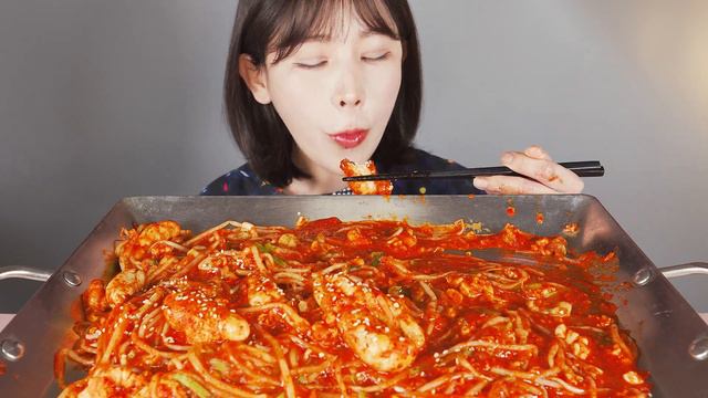 (쌍수주의😎)직접 만든 매콤한 알찜 먹방 SPICY STEAMED SEAFOOD, FISH EGGS [eating show]mukbang korean food смотреть онлайн