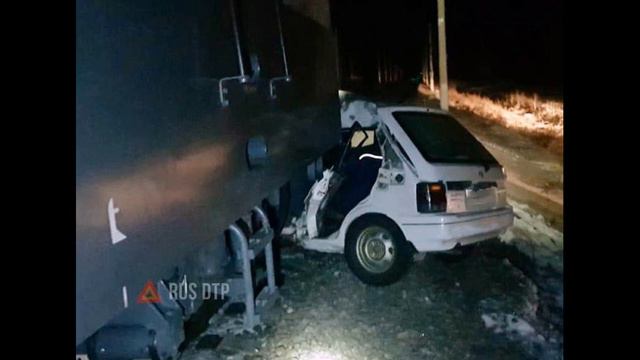 Нетрезвый водитель с пассажирами въехал под поезд в Амурской области смотреть онлайн