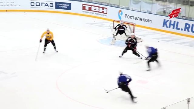 "Авангард" перед матчем в Новокузнецке: раскатка и перестрелка снежками смотреть онлайн