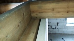 Примыкание стены к деревянному перекрытию в доме из газобетона.