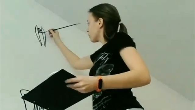 _LowinAlena_ Черно-белая роспись на обычной стене своими руками смотреть онлайн