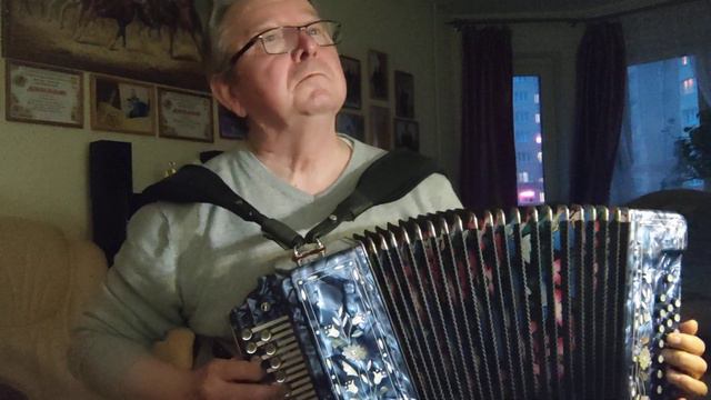 Музыка А. Новикова Эх дороги. смотреть онлайн