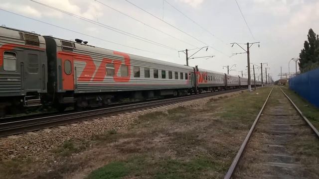 Электровоз ЭП1М-772 с поездом Махачкала-Санкт-Петербург смотреть онлайн