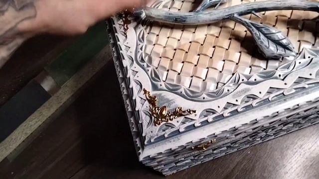 Резной ларец с двойным дном и розой из дерева. Ручная работа. Покраска:белая морилка, голубая патин смотреть онлайн