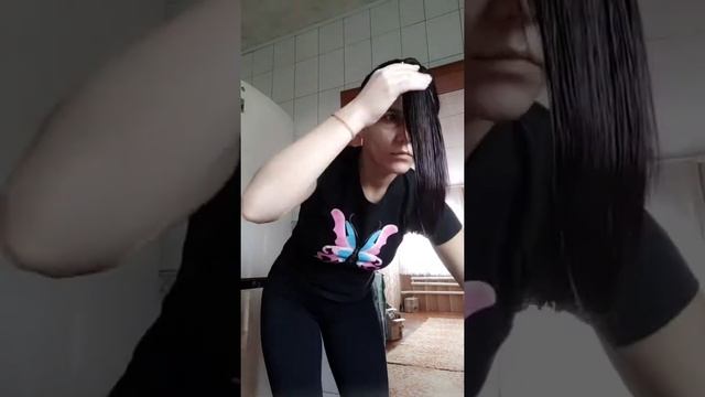 Стригу себя сама. Стрижка Каскад дома. Стригу кончики. Стригу хвостик смотреть онлайн