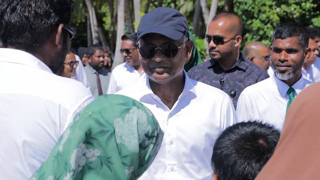 The President and First Lady visit Dharanboodhoo Island in the Faafu Atoll смотреть онлайн