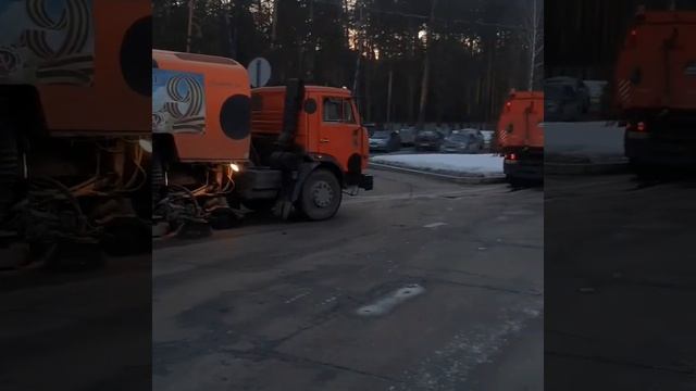 КамАЗы, вакуумные дорожные пылесосы))) смотреть онлайн